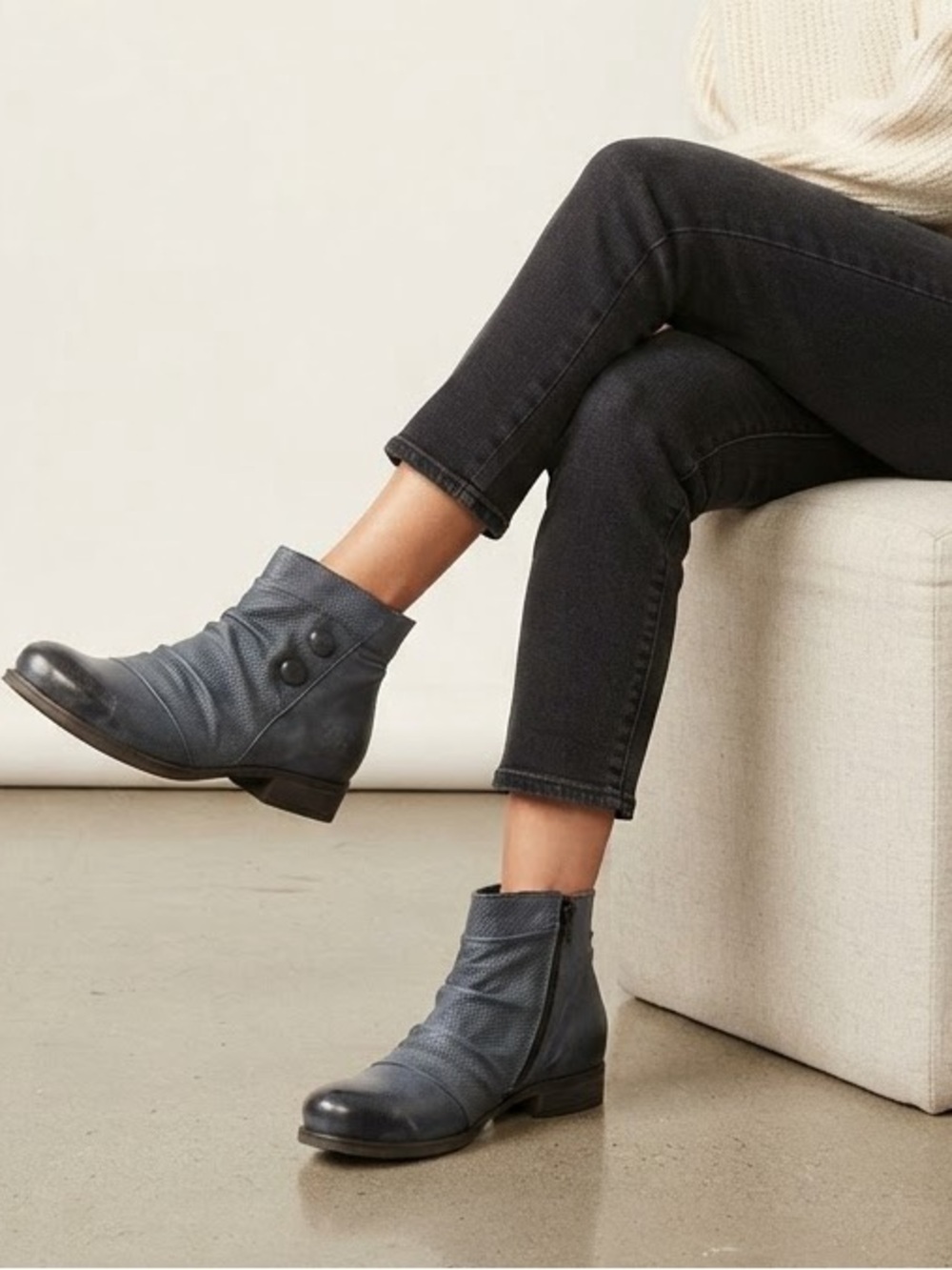 Miz Mooz Sallie blue leather ankle boots. EU 40